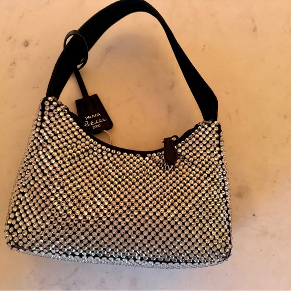 Prada re- edition 2000 in great condition . You will get plenty off compliments. - Picture 3 of 5